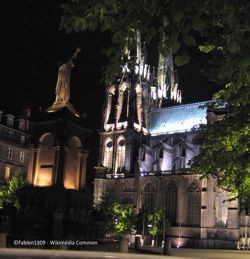 Vue nocturne de la Cathédrale Clermont
